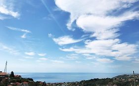 Appartamento in collina con vista mare